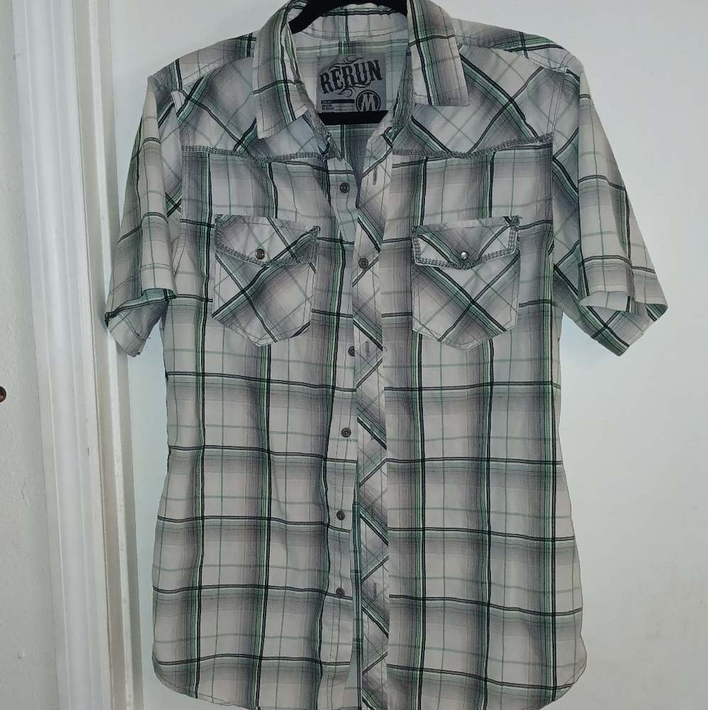 Rerun Men's Black, Green, and White Plaid Button Up Shirt, Size Medium